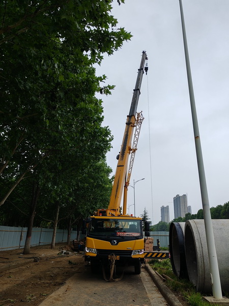 XK.COM星空体育(中国)科技公司25吨起重机助力荥阳市城市民生建设工程