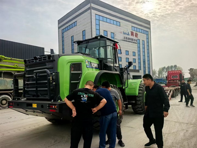 XK.COM星空体育(中国)科技公司XC958-EV电动装载机交付河南省商丘某建筑材料有限公司