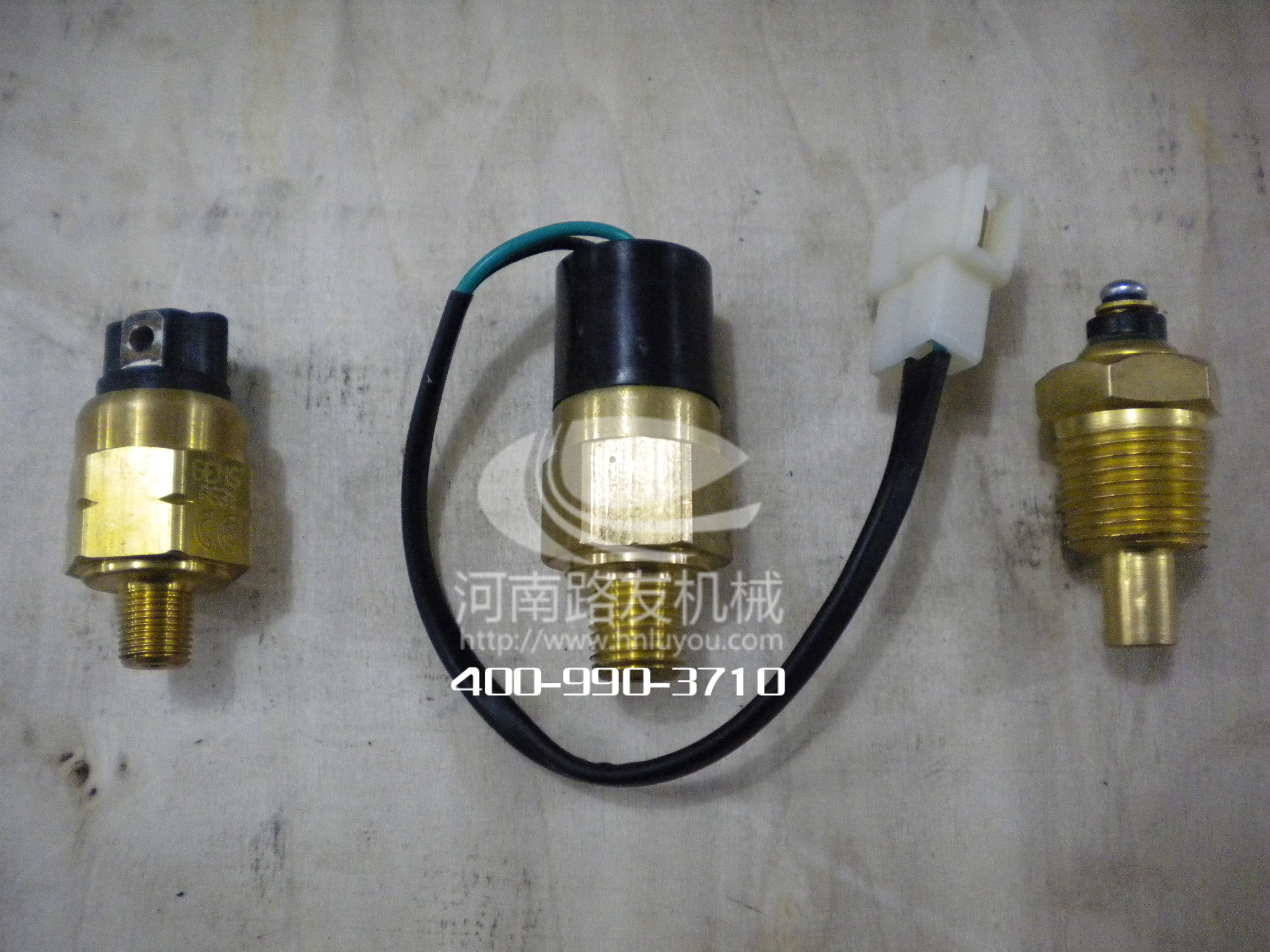XK.COM星空体育(中国)科技公司压路机配件---传感器